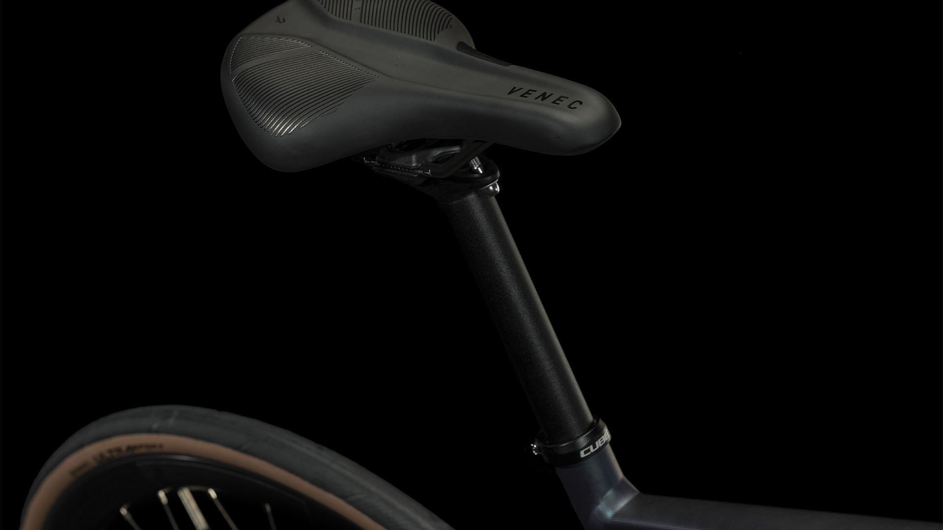 Bicicleta de ruta CUBE Attain deepblue'n'white